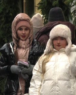 Необычный автомобиль в стиле хохломы заметили в Москве