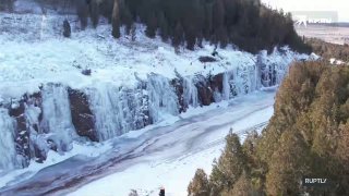 Ледяной водопад в Китае