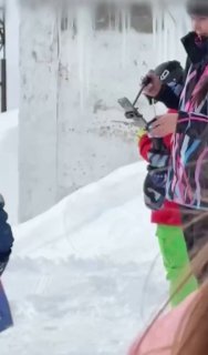 Мать ударила сына на горнолыжном склоне из-за неудачных фотографий