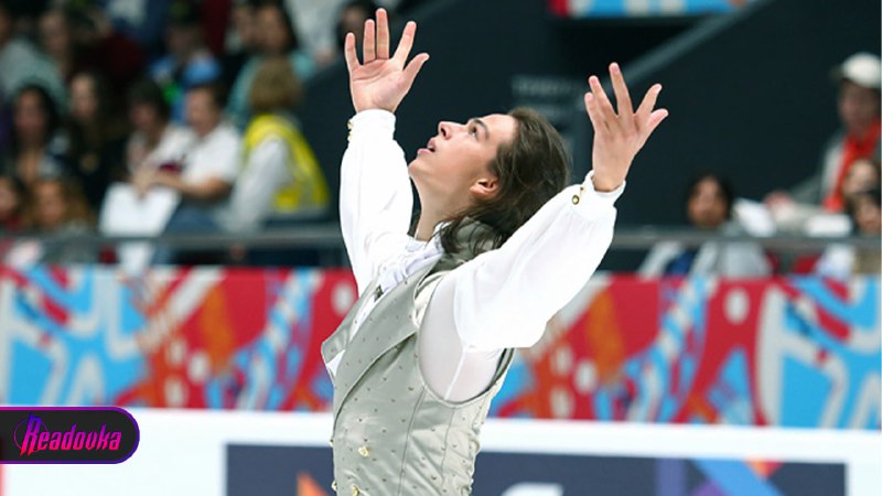 Болельщики поддерживают российского фигуриста Петра Гуменника на Олимпиаде-2026