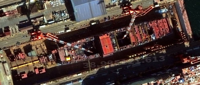 Строительство авианосца 004 в Китае идёт полным ходом