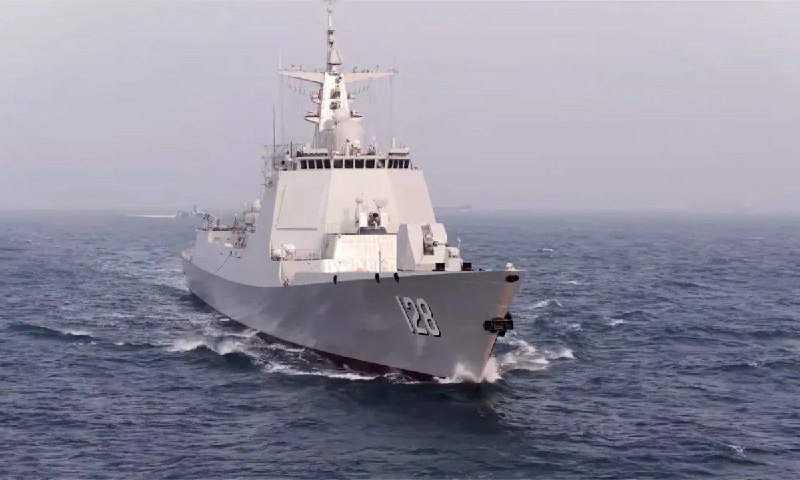 Китай пополнил флот новыми эсминцами