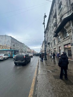 Столкновение такси и легковушки на Лиговском проспекте в Петербурге