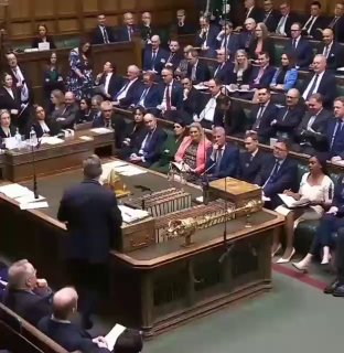 Британскому премьеру грозит отставка из-за связей с Эпштейном