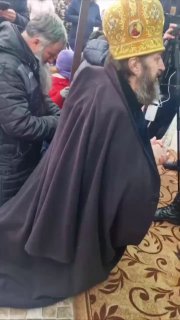 Конфликт вокруг храма в Молдове: прихожане и архиепископ просят впустить их на службу