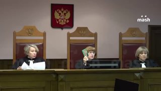 Судья осудила обложку паспорта в зале суда