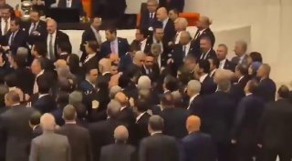 Потасовка в парламенте Турции сорвала заседание