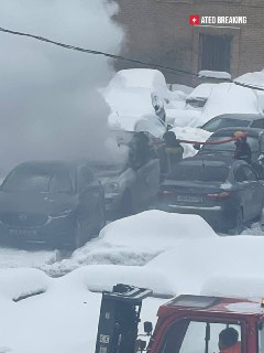 В Москве потушили горящую машину