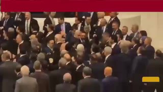 В Турции парламент превратился в поле боя из-за назначения министра юстиции