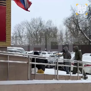 Гуф подал милостыню бабушке перед судом