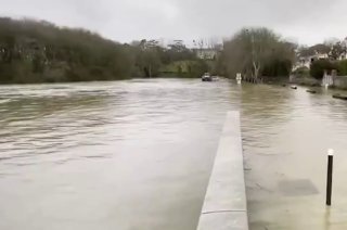 Ураган "Нильс" вызвал перебои с электроснабжением во Франции