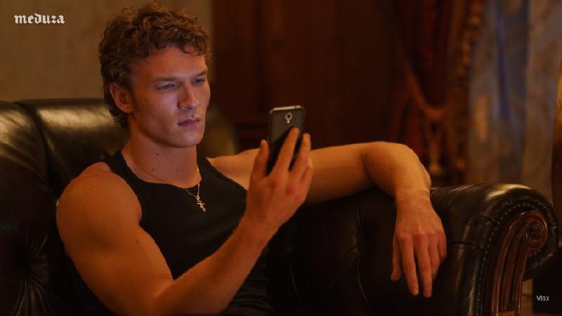 Как Коннор Сторри выучил русский для сериала «Жаркое соперничество»