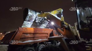 Ночная уборка снега в Подмосковье