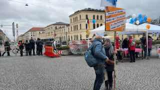 Демонстрации в Мюнхене против поставок оружия Украине