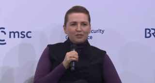 Премьер Дании призвала наносить удары вглубь России