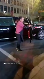 Посудомойщица на Bentley