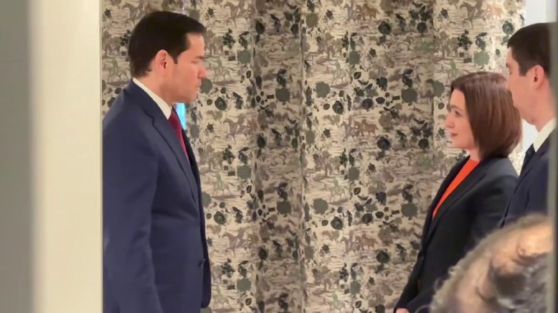 Кратковременная встреча Санду и Рубио вызвала иронию