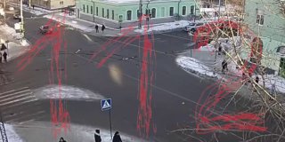 Автомобиль влетел в толпу пешеходов в Петрозаводске
