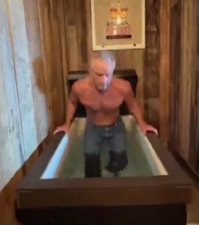 Странное поведение министра здравоохранения Кеннеди