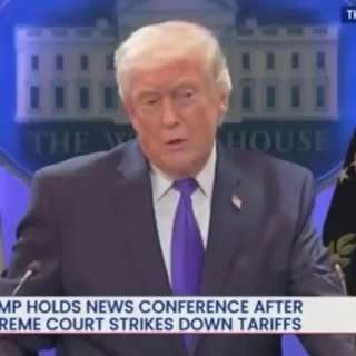 Трамп рассказал о желании владельца завода его поцеловать