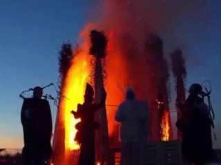 В парке «Никола-Ленивец» сожгли арт-объект на Масленицу