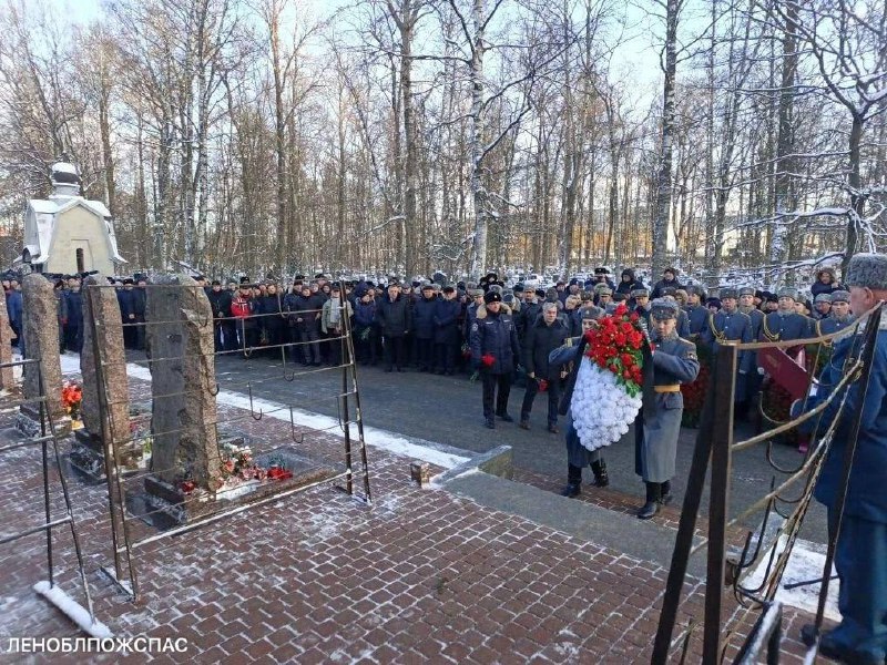 Почтили память пожарных, погибших при тушении «Ленинграда»