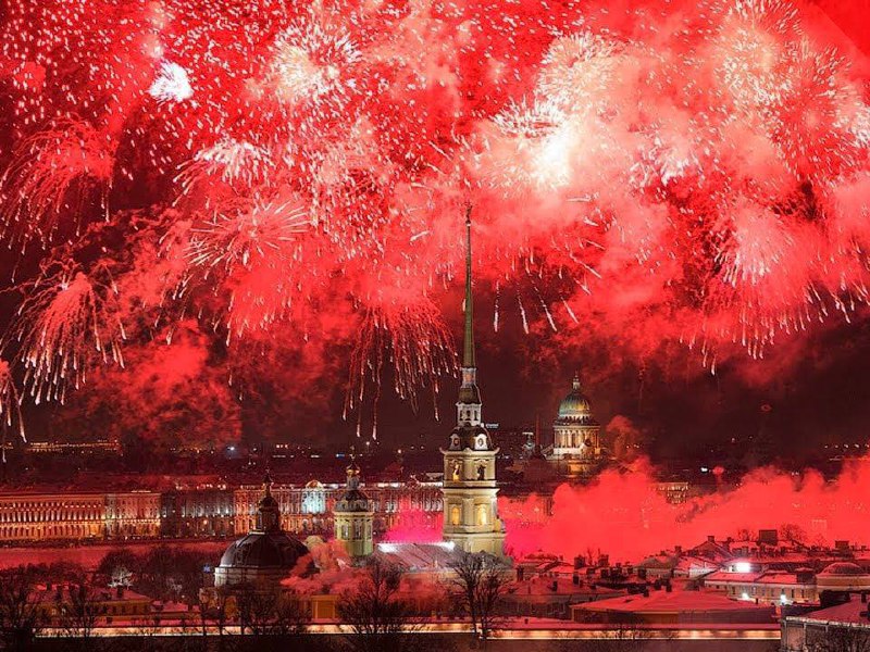 Праздничный салют в Санкт-Петербурге