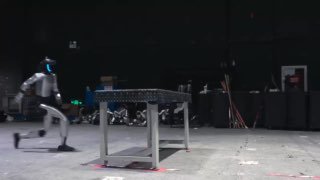 Unitree Robotics показала тренировку роботов-кунгфу