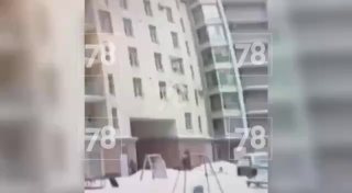 Дворник спас упавшего ребенка