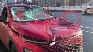 В Москве пострадала женщина от падения льда