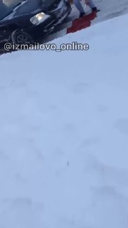 Мигрант перегородил дорогу для публичного намаза в Москве