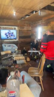 Болельщик распилил телевизор после проигрыша канадцев на Олимпиаде