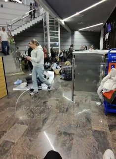 В аэропорту Сочи пассажирам выдают кариматы из-за задержек рейсов