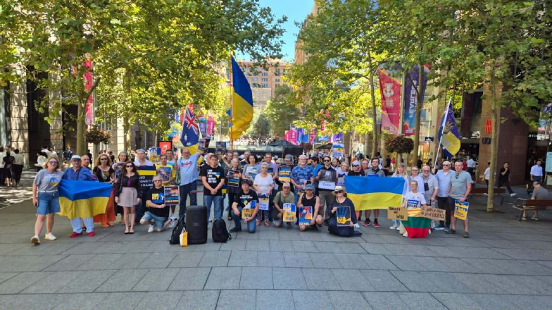 Митинг против войны в Сиднее объединил россиян, украинцев и литовцев