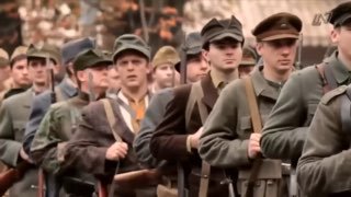 Автор связывает начало конфликта с событиями 2014 года и гибелью ополченцев