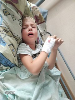Мальчику нужна помощь для восстановления после травмы
