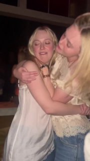 Эль Фаннинг поздравила сестру с днем рождения