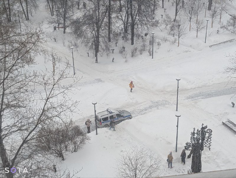Полиция дежурит у памятника Лесе Украинке в Москве