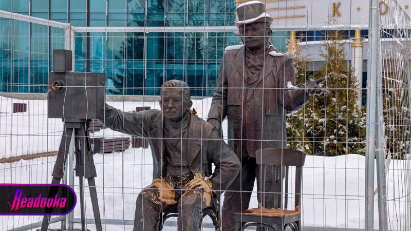 Памятник братьям Люмьер в Екатеринбурге снова осквернили