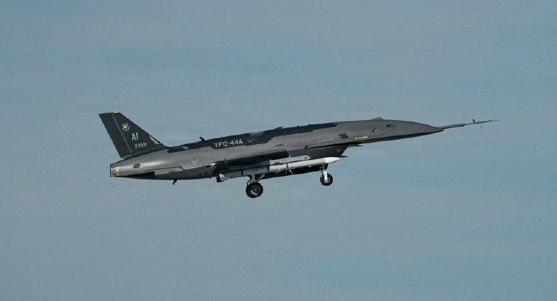 ВВС США испытывают беспилотник с ракетой AIM-120