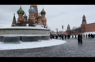 Акционист провел "нейроперформанс" на Красной площади