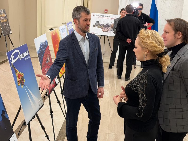 Выставка плакатов, посвященная СВО, открылась в Совете Федерации