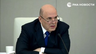 Мишустин поручил проверить объем домашних заданий