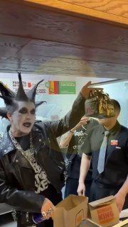 Ганвест раздает боксы фанатам