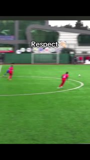 Футболист спас чайку, случайно сбитую мячом