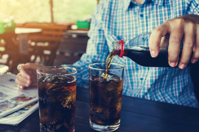 Врачи предупреждают о вреде газировки