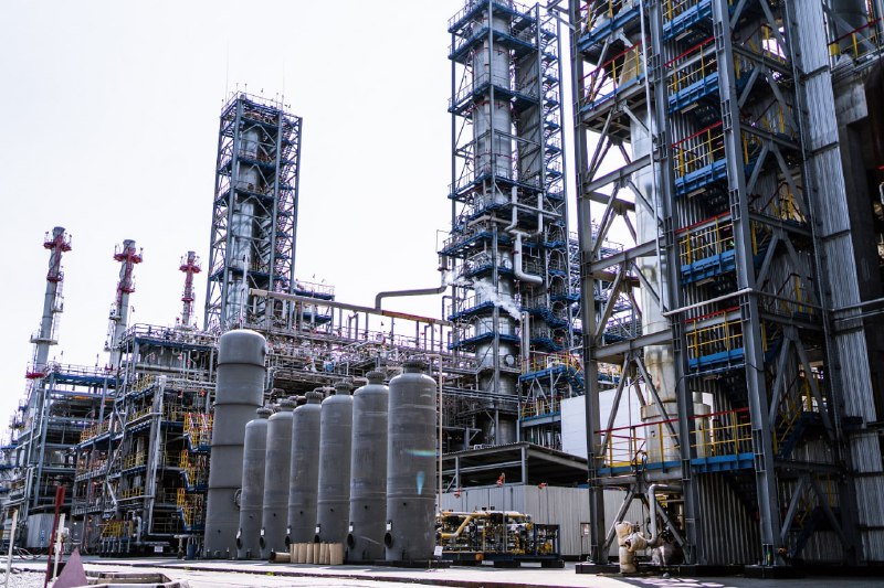 Тюменский НПЗ наращивает переработку и выпуск бензинов