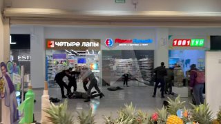 Массовая драка в московском ТЦ