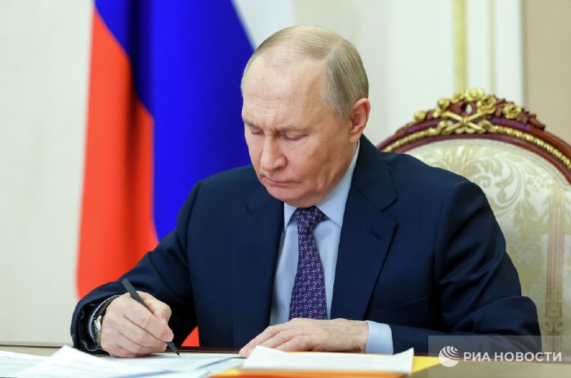 Путин дал ряд поручений по социальной поддержке и развитию инфраструктуры