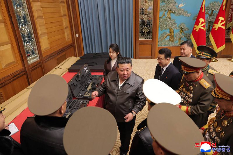 Дочь Ким Чен Ына показала навыки стрельбы из снайперской винтовки